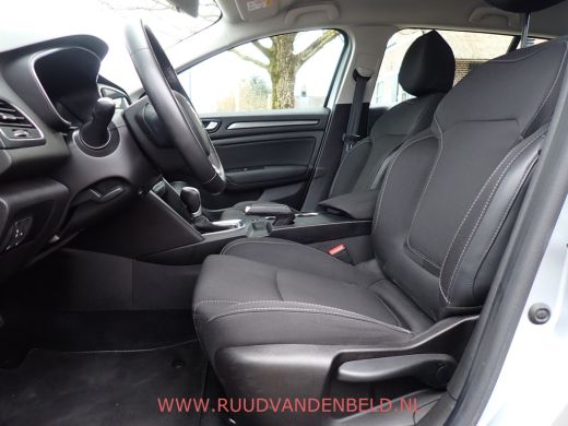 Renault M&eacute;gane Estate Estate 1.3 TCe Business Zen !! AUTOMAAT !! / TREKHAAK / CARPLAY / NAVI ActivLease financial lease