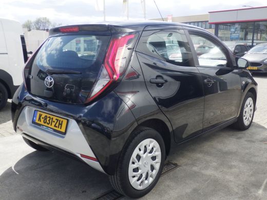 Toyota Aygo 1.0 VVT-i x-play Airco, Carplay, 5 DRS, NL/NAP! ActivLease financial lease