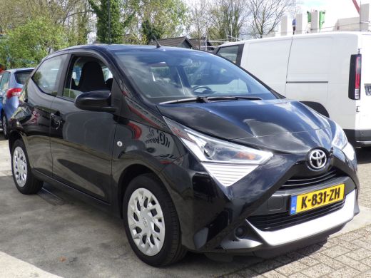 Toyota Aygo 1.0 VVT-i x-play Airco, Carplay, 5 DRS, NL/NAP! ActivLease financial lease