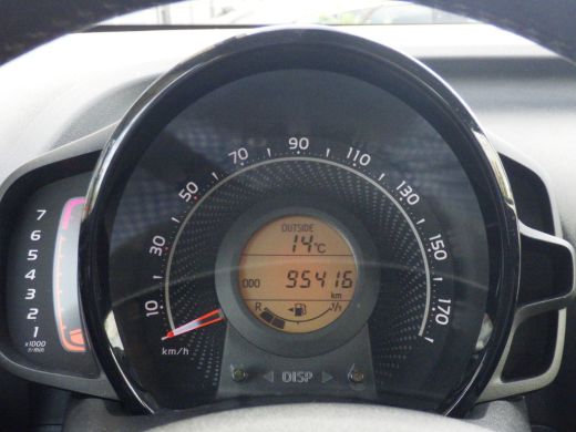 Toyota Aygo 1.0 VVT-i x-play Airco, Carplay, 5 DRS, NL/NAP! ActivLease financial lease