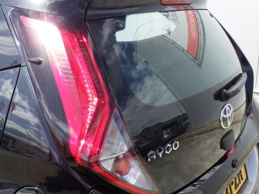 Toyota Aygo 1.0 VVT-i x-play Airco, Carplay, 5 DRS, NL/NAP! ActivLease financial lease