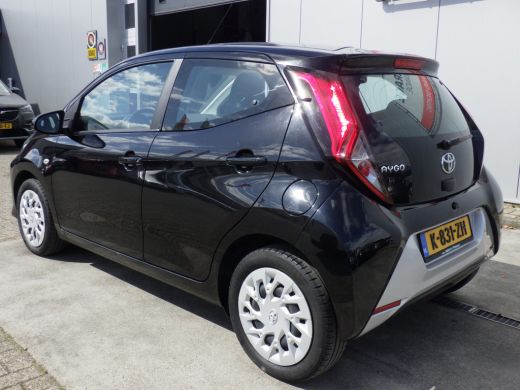 Toyota Aygo 1.0 VVT-i x-play Airco, Carplay, 5 DRS, NL/NAP! ActivLease financial lease