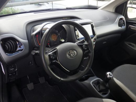 Toyota Aygo 1.0 VVT-i x-play Airco, Carplay, 5 DRS, NL/NAP! ActivLease financial lease