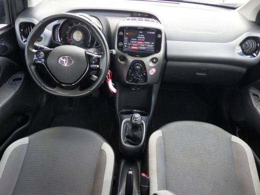 Toyota Aygo 1.0 VVT-i x-play Airco, Carplay, 5 DRS, NL/NAP! ActivLease financial lease