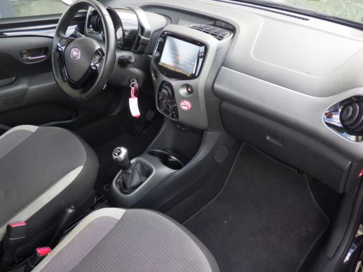 Toyota Aygo 1.0 VVT-i x-play Airco, Carplay, 5 DRS, NL/NAP! ActivLease financial lease