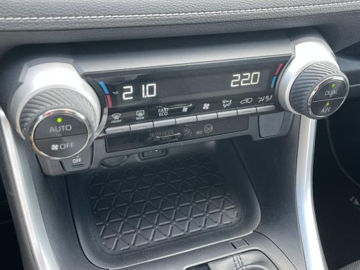 Toyota RAV4 2.5 Hybrid AWD Dynamic | 1650 kg trekgewicht | Trekhaak | Navigatie | Parkeercamera | ActivLease financial lease