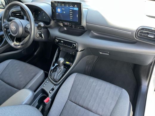 Toyota Yaris 1.5 Hybrid 115 Dynamic | Stoel- + stuurverwarming | Parkeersensoren | Carplay | LED koplampen ActivLease financial lease