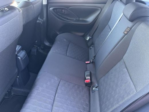 Toyota Yaris 1.5 Hybrid 115 Dynamic | Stoel- + stuurverwarming | Parkeersensoren | Carplay | LED koplampen ActivLease financial lease