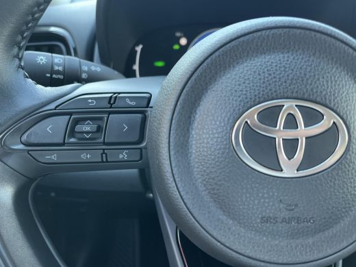 Toyota Yaris 1.5 Hybrid 115 Dynamic | Stoel- + stuurverwarming | Parkeersensoren | Carplay | LED koplampen ActivLease financial lease