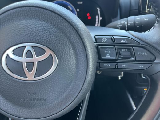 Toyota Yaris 1.5 Hybrid 115 Dynamic | Stoel- + stuurverwarming | Parkeersensoren | Carplay | LED koplampen ActivLease financial lease