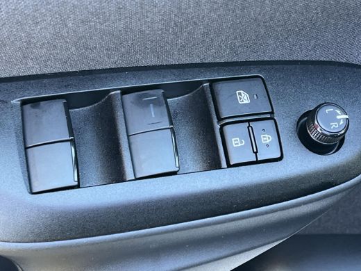 Toyota Yaris 1.5 Hybrid 115 Dynamic | Stoel- + stuurverwarming | Parkeersensoren | Carplay | LED koplampen ActivLease financial lease