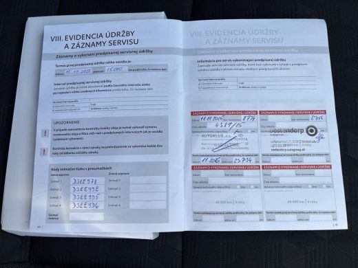 Toyota Yaris 1.5 Hybrid 115 Dynamic | Stoel- + stuurverwarming | Parkeersensoren | Carplay | LED koplampen ActivLease financial lease