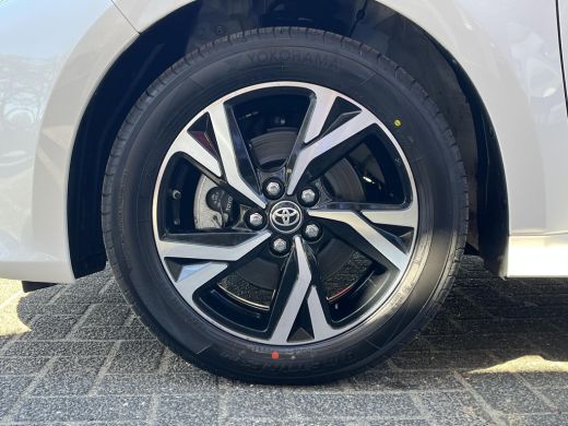 Toyota Yaris 1.5 Hybrid 115 Dynamic | Stoel- + stuurverwarming | Parkeersensoren | Carplay | LED koplampen ActivLease financial lease