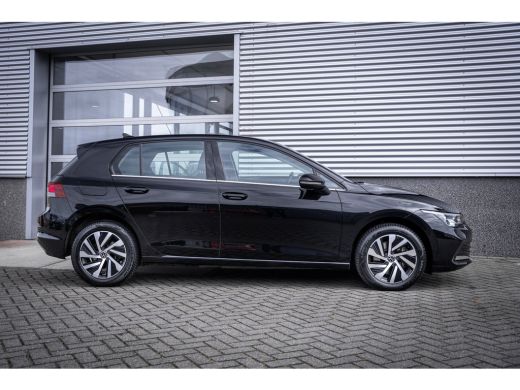 Volkswagen Golf 1.4 eHybrid Style | Achteruitrijcamera | Cruise control adaptief met Stop&Go en stuurhulp | Licht... ActivLease financial lease