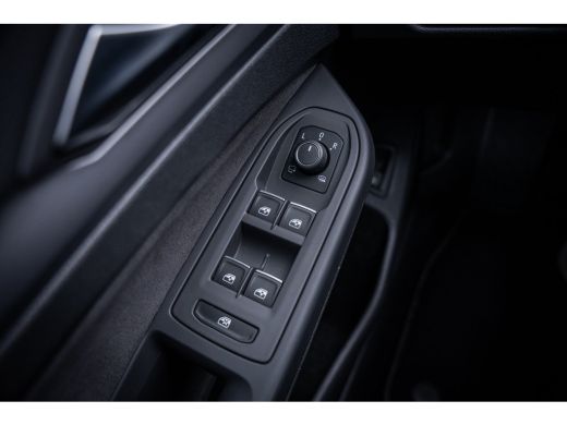 Volkswagen Golf 1.4 eHybrid Style | Achteruitrijcamera | Cruise control adaptief met Stop&Go en stuurhulp | Licht... ActivLease financial lease