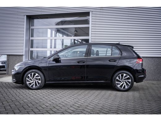 Volkswagen Golf 1.4 eHybrid Style | Achteruitrijcamera | Cruise control adaptief met Stop&Go en stuurhulp | Licht... ActivLease financial lease