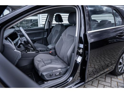 Volkswagen Golf 1.4 eHybrid Style | Achteruitrijcamera | Cruise control adaptief met Stop&Go en stuurhulp | Licht... ActivLease financial lease