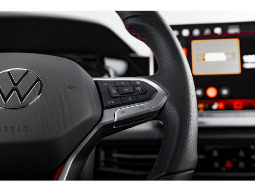 Volkswagen Golf 2.0 TSI 300pk GTI Clubsport | Panorama | Akrapovic | Harman Kardon | HUD | ActivLease financial lease