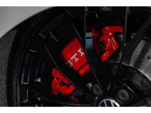 Volkswagen Golf 2.0 TSI 300pk GTI Clubsport | Panorama | Akrapovic | Harman Kardon | HUD | ActivLease financial lease