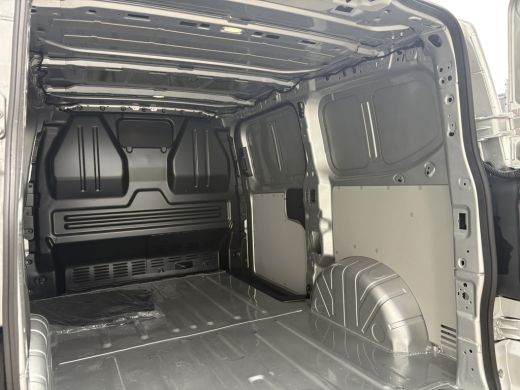 Volkswagen Transporter 2.0 TDI L1H1 Life | 150pk Hand | Zwarte 19 inch velgen | App connect | 3 Zits ActivLease financial lease