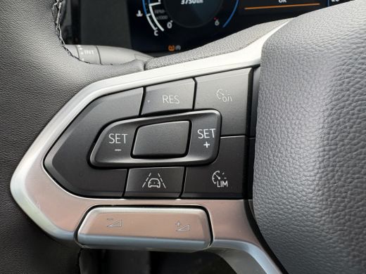 Volkswagen Transporter 2.0 TDI L1H1 Life | 150pk Hand | Zwarte 19 inch velgen | App connect | 3 Zits ActivLease financial lease