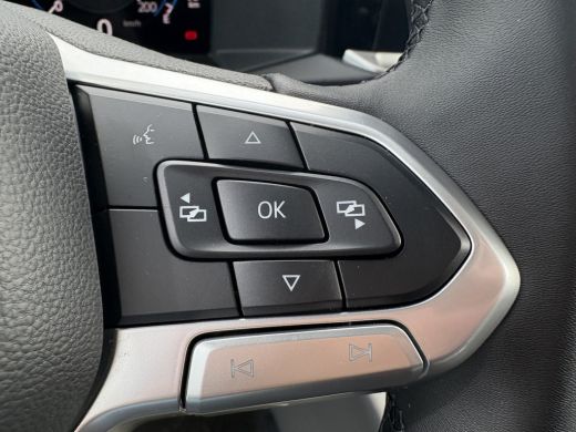 Volkswagen Transporter 2.0 TDI L1H1 Life | 150pk Hand | Zwarte 19 inch velgen | App connect | 3 Zits ActivLease financial lease