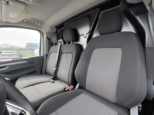 Volkswagen Transporter 2.0 TDI L1H1 Life | 150pk Hand | Zwarte 19 inch velgen | App connect | 3 Zits ActivLease financial lease