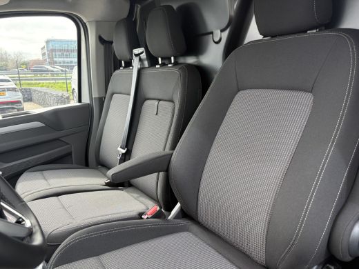 Volkswagen Transporter 2.0 TDI L1H1 Life | 150pk Hand | Zwarte 19 inch velgen | App connect | 3 Zits ActivLease financial lease