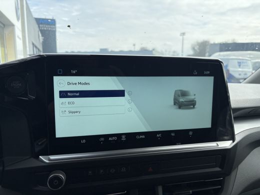 Volkswagen Transporter 2.0 TDI L1H1 Life | 150pk Hand | Zwarte 19 inch velgen | App connect | 3 Zits ActivLease financial lease