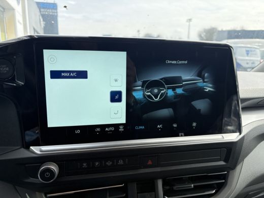 Volkswagen Transporter 2.0 TDI L1H1 Life | 150pk Hand | Zwarte 19 inch velgen | App connect | 3 Zits ActivLease financial lease