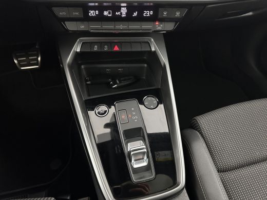 Audi A3 Limousine 30 TFSI S-Line Edition (INCL-BTW) Aut. *PANO | LEATHER-FABRIC | FULL-LED | AMBIENTLIGHT... ActivLease financial lease