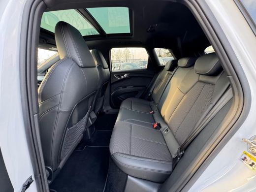 Audi Q4 e-tron 40 S-LINE 82 kWh (150kW/204pk) ** LED, NAVI+, HuD, TREKH, ADAPT. CRUISE, 20-inch LMV ** 1e EIG - ... ActivLease financial lease