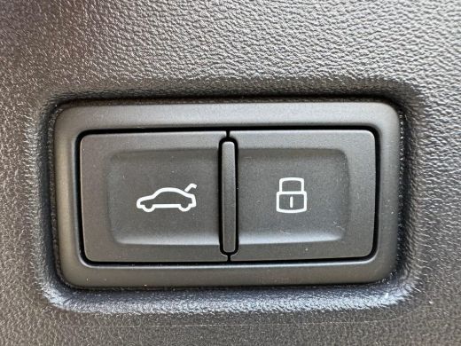 Audi Q4 e-tron 40 S-LINE 82 kWh (150kW/204pk) ** LED, NAVI+, HuD, TREKH, ADAPT. CRUISE, 20-inch LMV ** 1e EIG - ... ActivLease financial lease