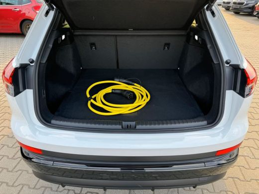 Audi Q4 e-tron 40 S-LINE 82 kWh (150kW/204pk) ** LED, NAVI+, HuD, TREKH, ADAPT. CRUISE, 20-inch LMV ** 1e EIG - ... ActivLease financial lease