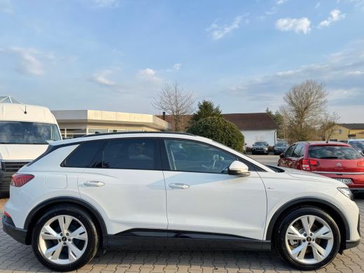 Audi Q4 e-tron 40 S-LINE 82 kWh (150kW/204pk) ** LED, NAVI+, HuD, TREKH, ADAPT. CRUISE, 20-inch LMV ** 1e EIG - ... ActivLease financial lease