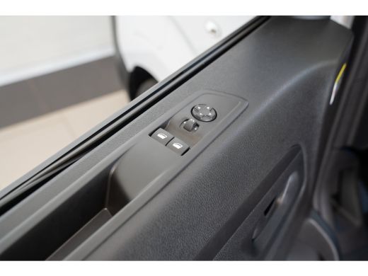 Fiat E-Scudo 75kWh 9 Persoons | 11 kW lader | 2 zitplaatsen rechtsvoor | Achterdeuren met ruiten ActivLease financial lease