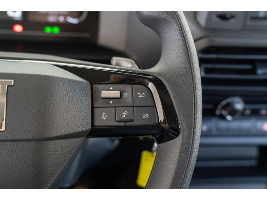 Fiat E-Scudo 75kWh 9 Persoons | 11 kW lader | 2 zitplaatsen rechtsvoor | Achterdeuren met ruiten ActivLease financial lease