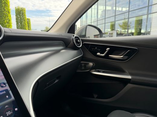 Mercedes-Benz GLC 400e 4MATIC AMG Line ACC-Pano-Head up-Trekhaak-20"-Keyless ActivLease financial lease