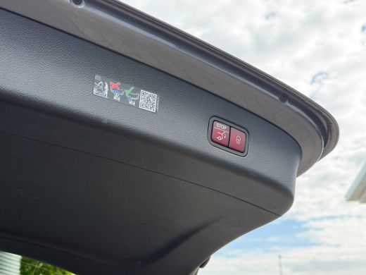 Mercedes-Benz GLC 400e 4MATIC AMG Line ACC-Pano-Head up-Trekhaak-20"-Keyless ActivLease financial lease