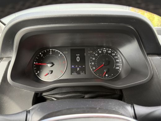 Renault Trafic 2.0 DCi 150 PK AUTOMAAT / L2H1 / TREKHAAK / **18.350 km** / AIRCO / CRUISE / CAMERA / 3-ZITS / LE... ActivLease financial lease