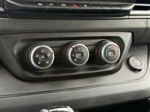 Renault Trafic 2.0 DCi 150 PK AUTOMAAT / L2H1 / TREKHAAK / **18.350 km** / AIRCO / CRUISE / CAMERA / 3-ZITS / LE... ActivLease financial lease