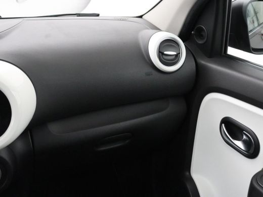 Renault Twingo R80 Collection | Navigatie | Climate control | Carplay | Bluetooth | Speedlimiter | DAB | LED | O... ActivLease financial lease