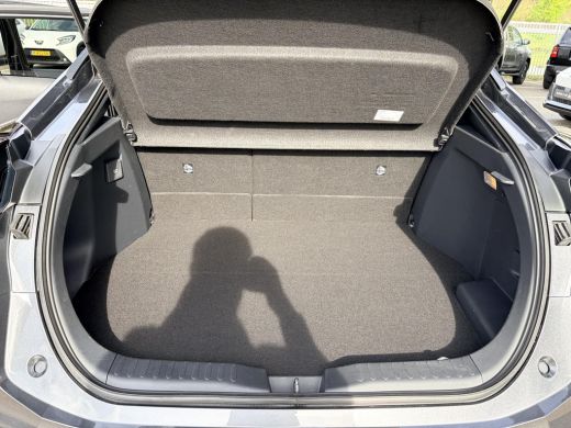 Toyota C-HR 2.0 Plug-in Hybrid 220 Dynamic ActivLease financial lease