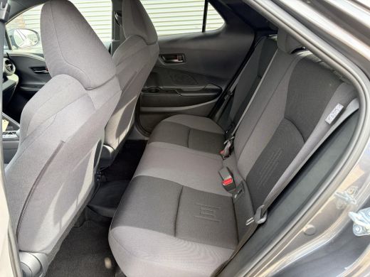 Toyota C-HR 2.0 Plug-in Hybrid 220 Dynamic ActivLease financial lease