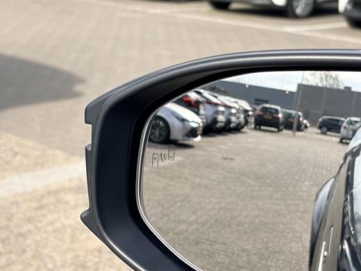 Toyota C-HR 2.0 Plug-in Hybrid 220 Dynamic ActivLease financial lease