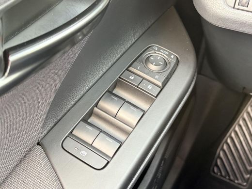 Toyota C-HR 2.0 Plug-in Hybrid 220 Dynamic ActivLease financial lease