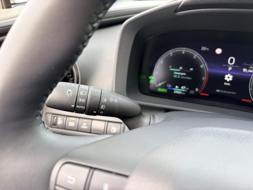 Toyota C-HR 2.0 Plug-in Hybrid 220 Dynamic ActivLease financial lease