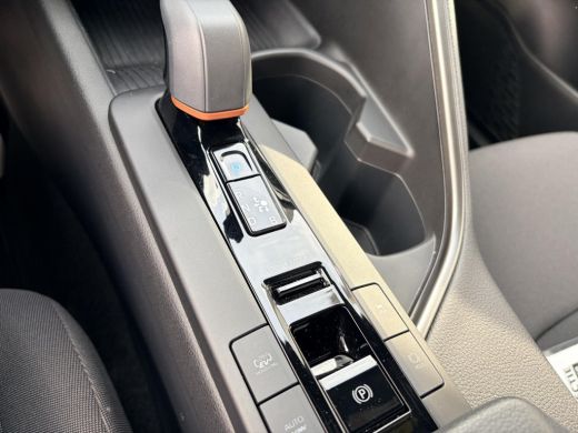 Toyota C-HR 2.0 Plug-in Hybrid 220 Dynamic ActivLease financial lease