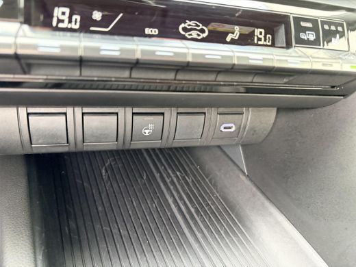 Toyota C-HR 2.0 Plug-in Hybrid 220 Dynamic ActivLease financial lease