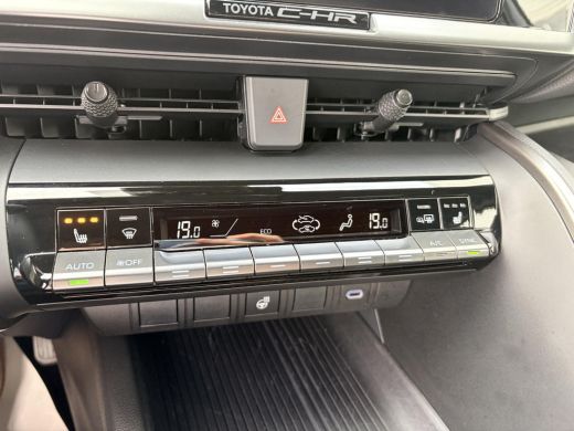 Toyota C-HR 2.0 Plug-in Hybrid 220 Dynamic ActivLease financial lease